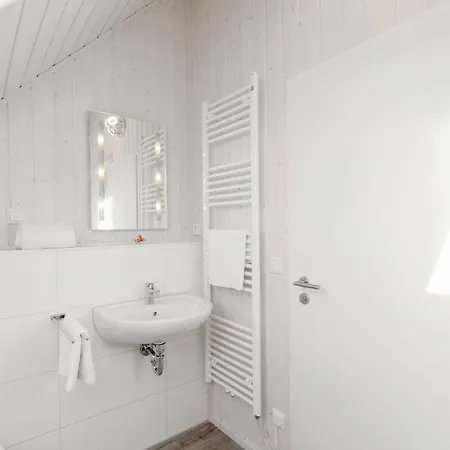 Beautiful In Ostseeresort With 2 Bedrooms, Sauna&wifi Olpenitz